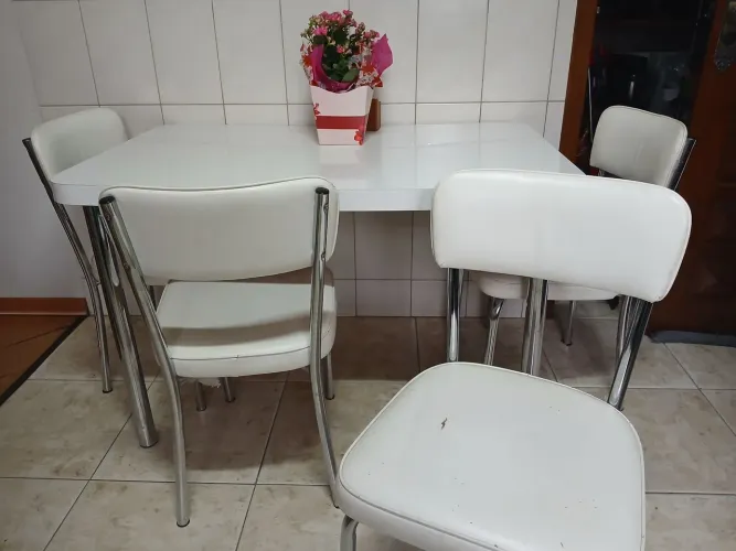 Vendo quatro cadeiras estofadas