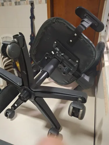 Mesa e cadeira de escritório 