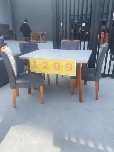 MESA DE JANTAR COM 4 CADEIRAS (NOVA)