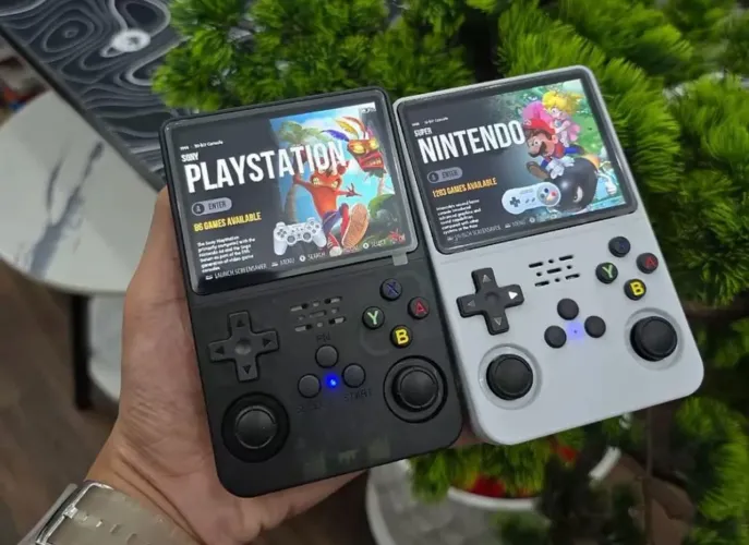 Vendo videogame portátil R36S + 15mil jogos novo na caixa Entrega em toda manaus.