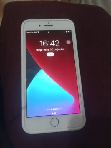 Vendo celular iPhone 7 plus , um trinco na lateral ,mais não interfere em nada valor 250,0