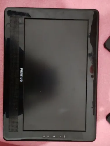 Monitor LCD Positivo, 15 polegadas, caixa de som imbutido, com adaptador de VGA e cabos.