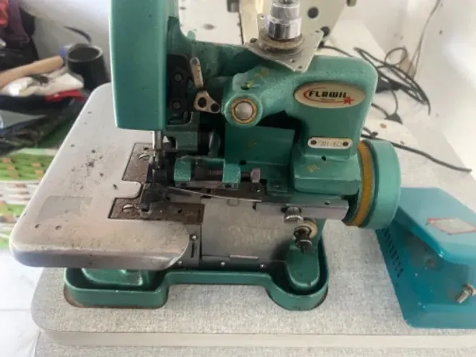 Máquina de costura semi industrial