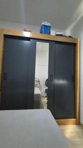 Guarda roupas casal com espelho com porta de correr araplac