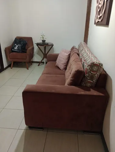 Conjunto Estofado Sofá e Poltronas em Ótimo Estado