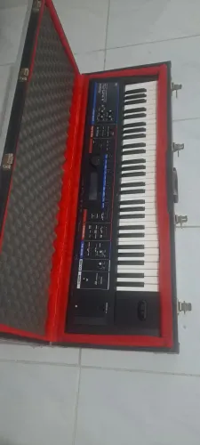 Teclado roland Juno Di