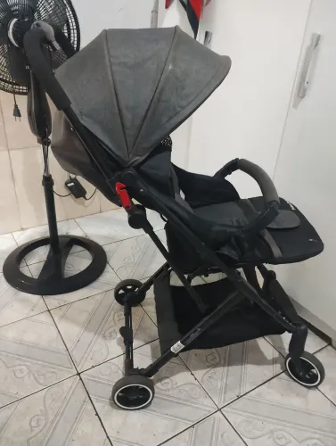 Carinho de bebê novinho usado poucas vezes ?