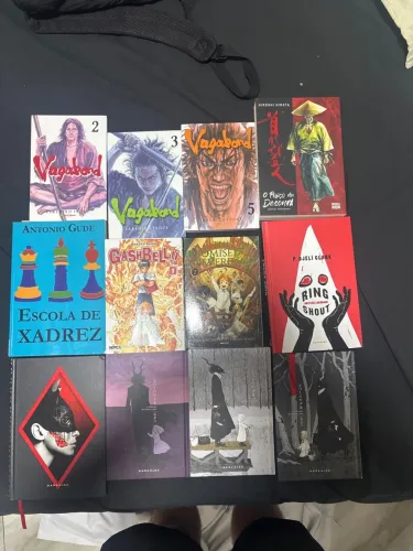 Livros e mangás variados