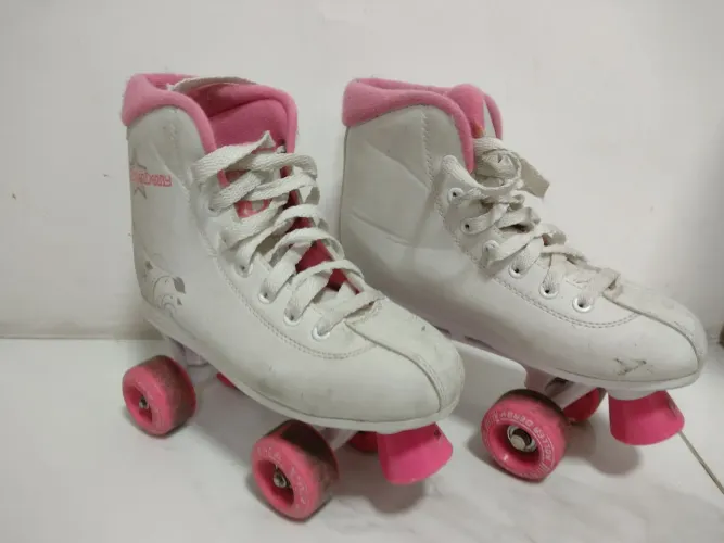 Patins feminino. Muito bonito.