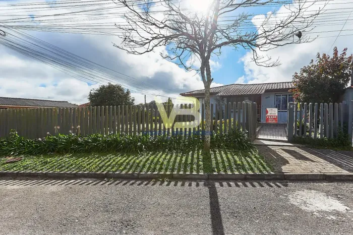 Casa à venda, com 674 m² de área de Terreno, proximo ao Centro de Piraquara, PR