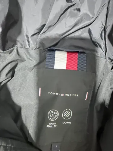 Jaqueta Tommy Hilfiger corta vento puffer com pluma de ganso