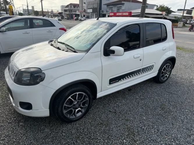 Fiat Uno Sporting 1.4 EVO Fire Flex 8V 4P 2013