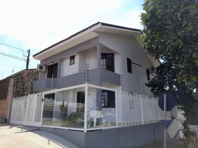 Sobrado com 3 dormitórios à venda, 142 m² por R$ 995.000,00 - Centro - Cascavel/PR