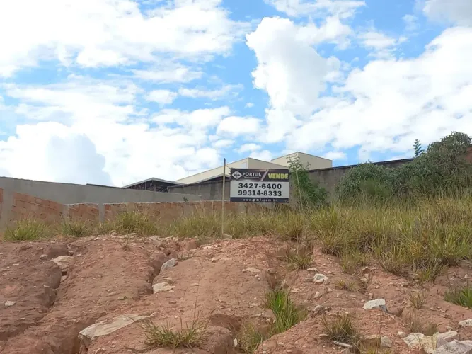 Lote / Terreno à venda em Santa Luzia