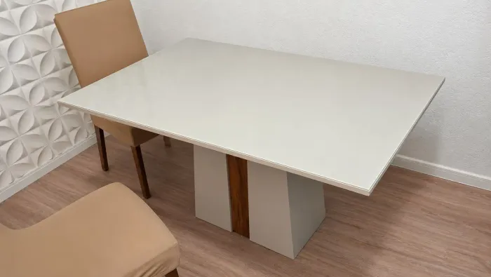 mesa de jantar com 4 cadeiras 