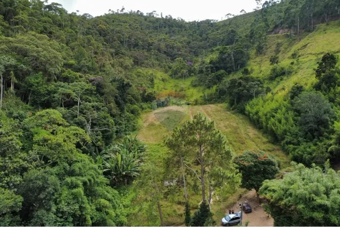 "Viva o Encanto da Serra em Motas, Teresópolis!"