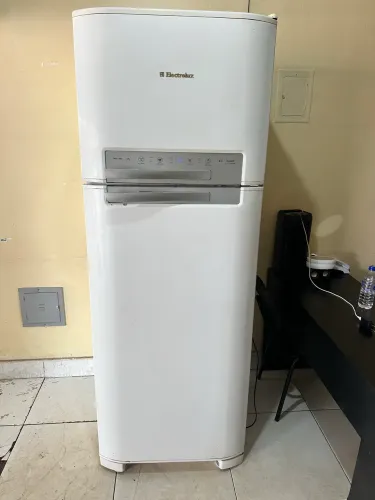 Geladeira Electrolux Frost free semi nova entrego 