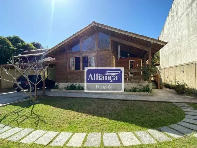 Casa com 4 dormitórios, 1 suíte à venda, 176 m² por R$ 699.000 - Maravista - Niterói/RJ