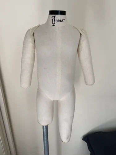 Manequim Infantil Draft Moulage Com Braços - Ótimo Estado