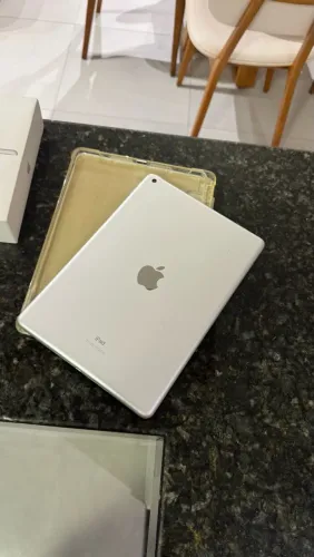 iPad 7 32gb (tela quebrada)