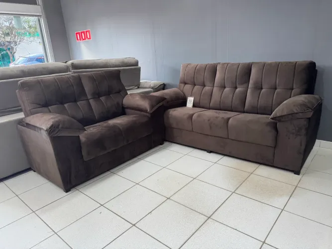 Conjunto 3 e 2 lugares novo! 