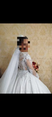Vestido de noiva 2 em 1 Brilhante, com véu, anágua com bambolê, tiara ele é top demais.