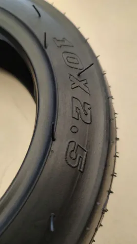 Pneu de patinete