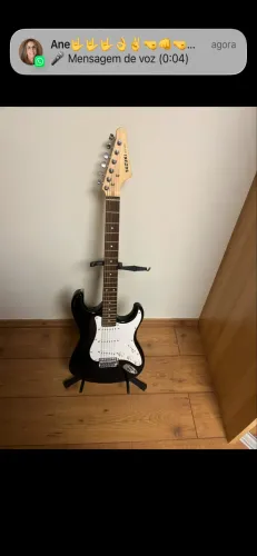 Guitarra Suzuki Stratocaster preta/branca (nunca usada)