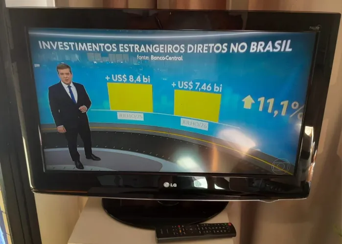 TV LG 32" Full HD (Modelo 32LD420) - Impecável + Controle Remoto