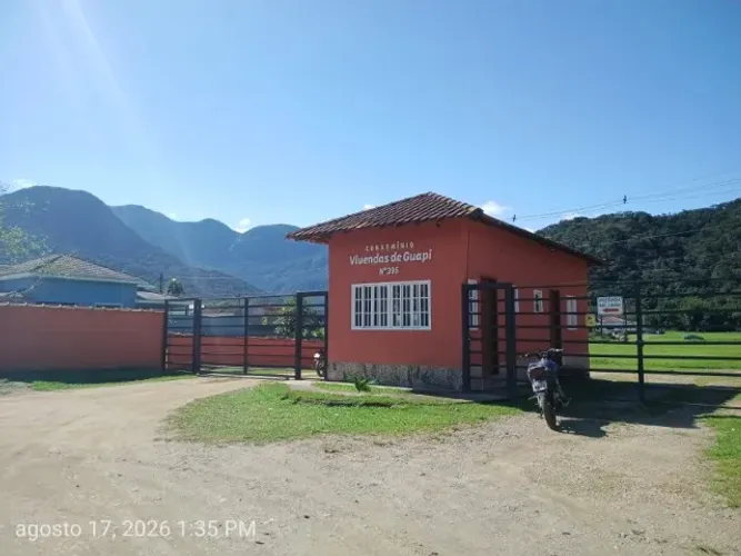 Terreno de 450 m² plano em Condomínio