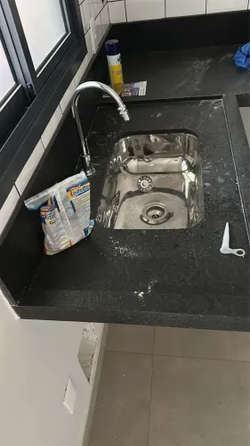 PIA DE COZINHA GRANITO SÃO GABRIEL ESCOVADO