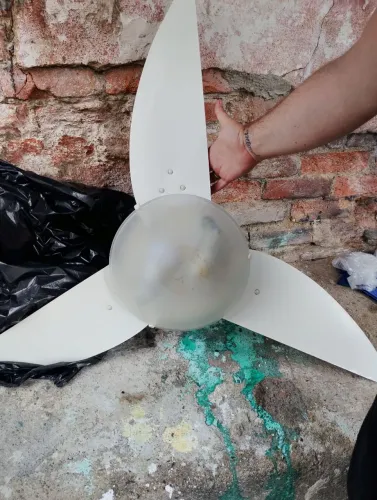 Vendo ventilador de teto 127V funcionando 