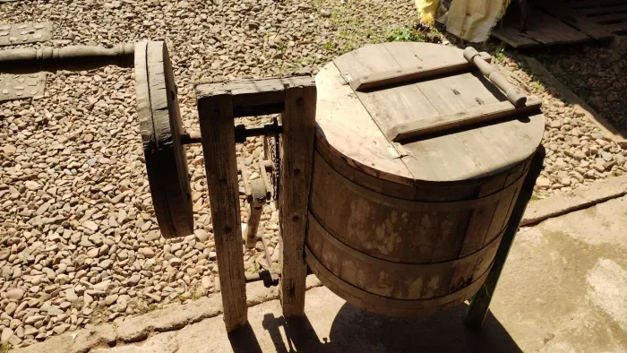 Antiga máquina de lavar roupa anos 50 (apenas decorativa)