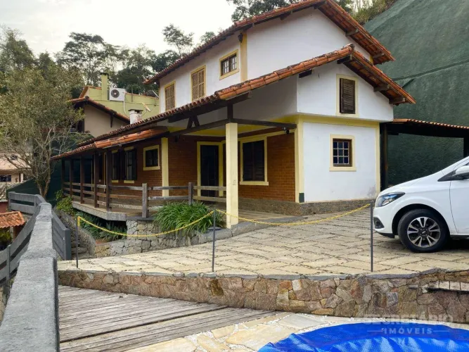 Casa com 5 dormitórios à venda, 136 m² por R$ 780.000,00 - Itaipava - Petrópolis/RJ