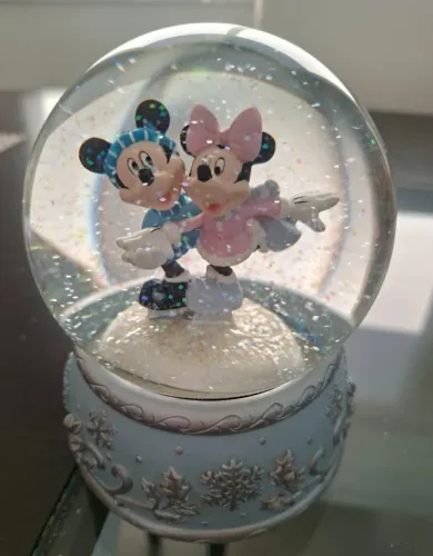 Globo musical patinação no gelo minnie e mickey