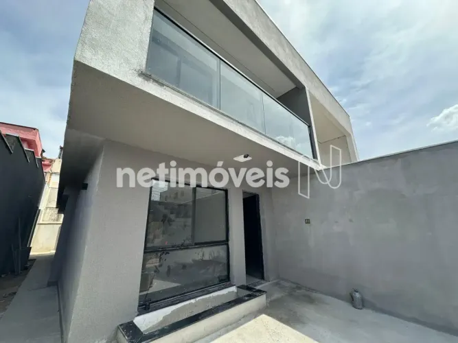 Casa geminada nova de alto padrão