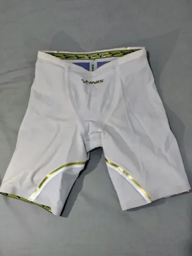 Bermuda Finis Rival branca 2.0