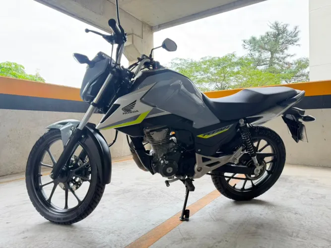 Titan 160 ABS cinza. A mais top