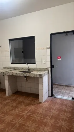 Alugo casa no bairro planalto, em frente a escola, ao lado da UAI