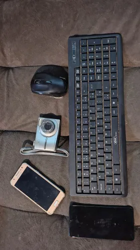 Kit sucata digital. Celular, Câmera, Teclado e mouse