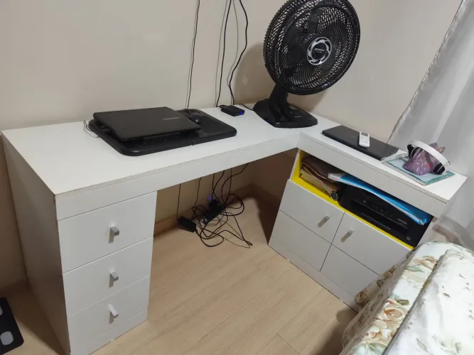 Vendo Escrivaninha em L