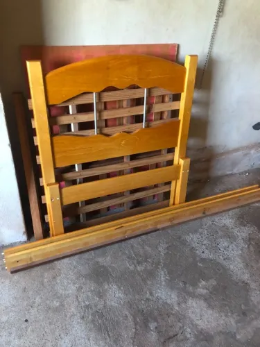 Cama de solteiro  madeira cerejeira para colchão 1,88 x 88cm