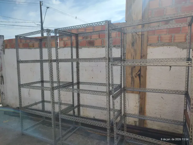 Vendo prateleira metálica para organizar