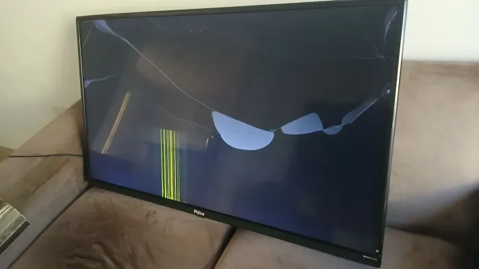 TV SMART PHILCO 43 PILEGADAS COM tela painel/display led QUEBRADO