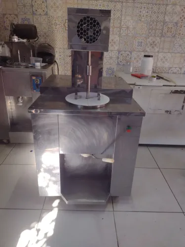 Vendo máquina de fábricar sorvete 