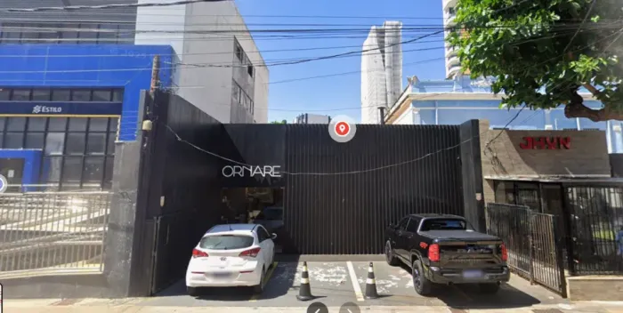 Oportunidade de locação COMERCIAL na BARRA - 210 m2, com 4 vagas de estacionamento.