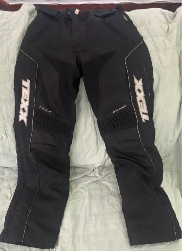 Jaqueta e calça motociclista