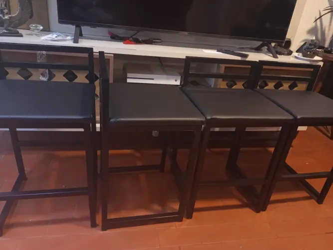 Vendo 4 banquetas estilo industrial, novas.