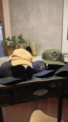 5 bonés