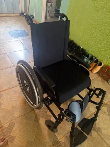 Cadeira de rodas reclinável